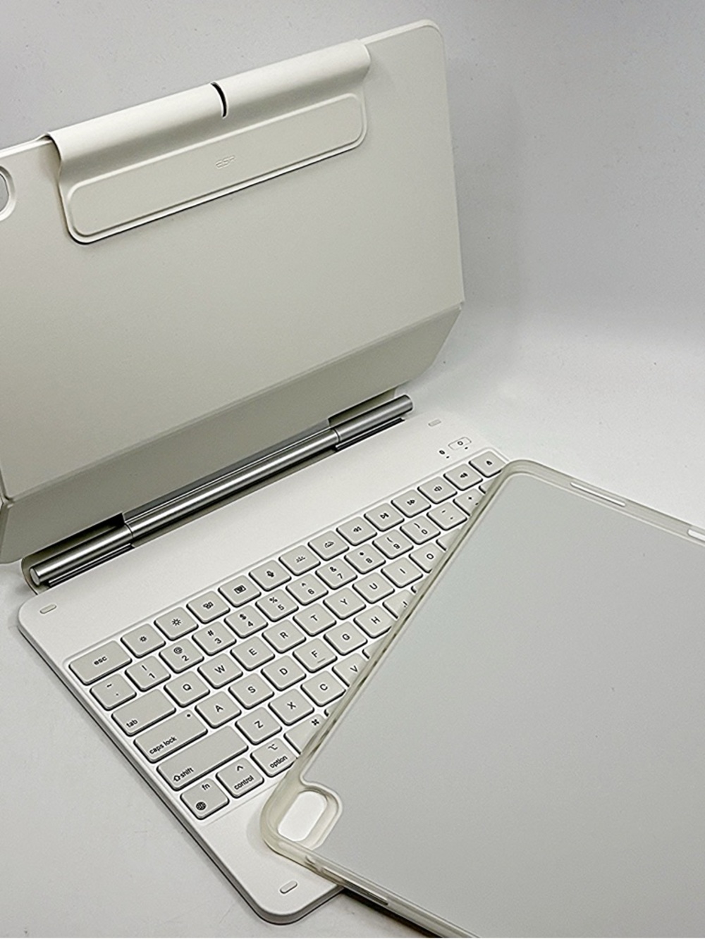 ESR iPad Air 13” Keyboard Case Trackpad Rebound 360 White M3 M2 - Picture 7 of 10
